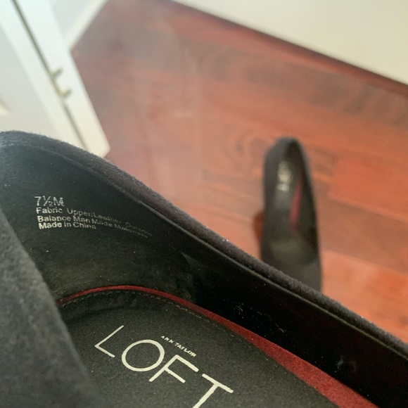 Ann Taylor LOFT black pumps - Picture 5 of 5